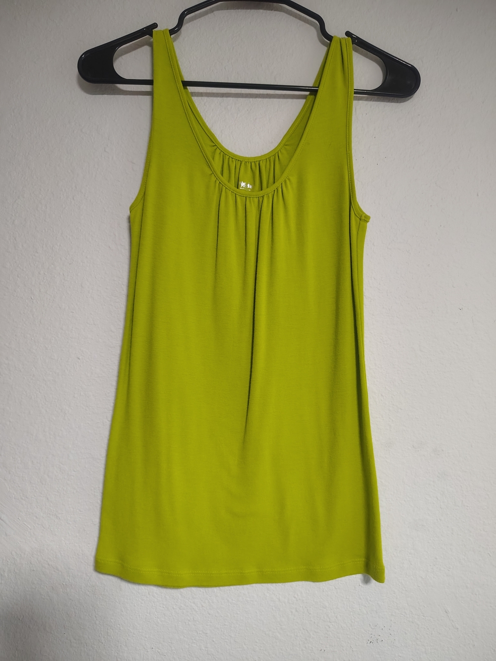 Mossimo Supply Co. Scoop Neck Tank Top in Chartreuse Green